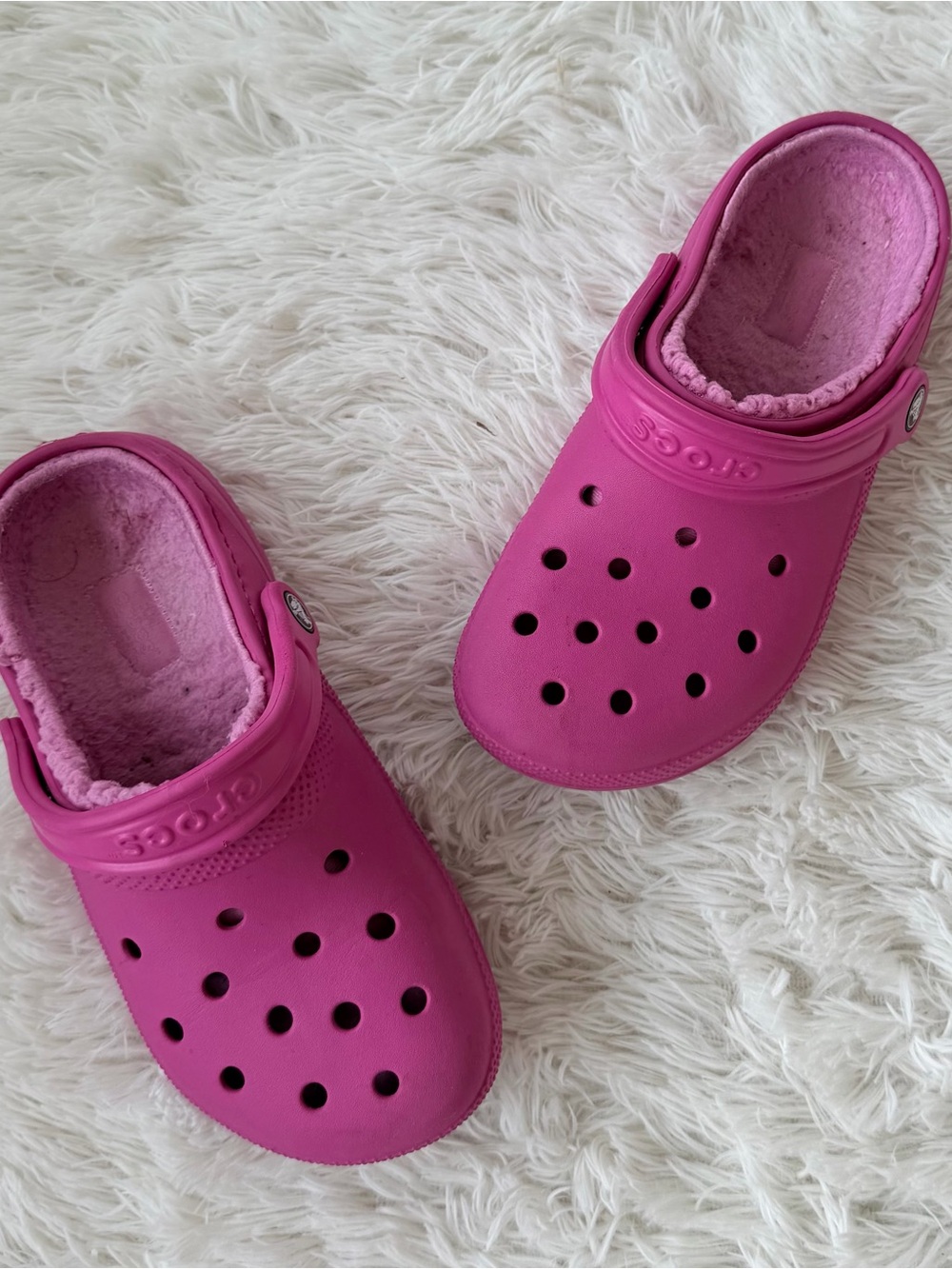 CROCS UNISEX Classic Lined Fuzzy Slippers Clog in Fuchsia - M5/ W7